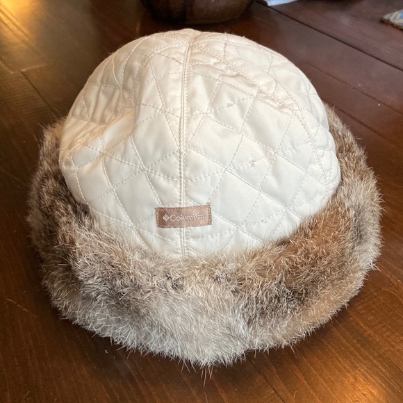 Columbia quilted beanie with fur trim. - Picture 1 of 6